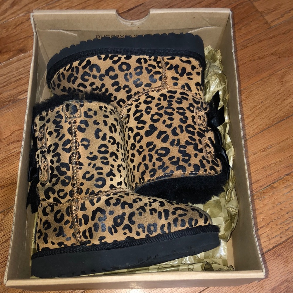 Toddler girl leopard Ugg’s size 7